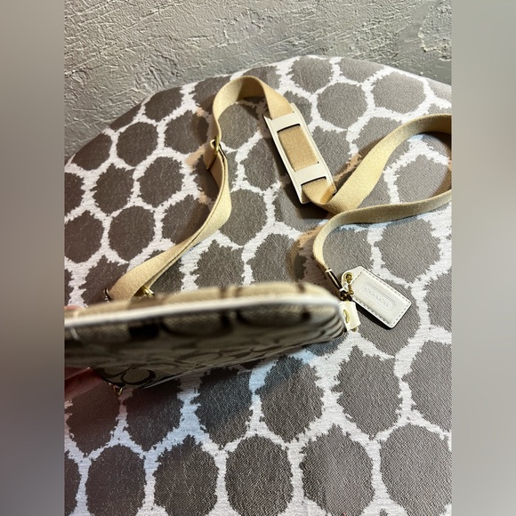 Coach Tan Crossbody Bag - Picture 4 of 15